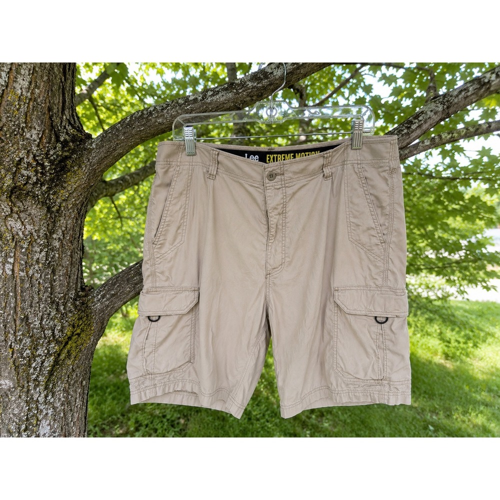 LEE Extreme Motion Cargo Shorts Men's Size 42 Khaki Stretch Outdoor Casual